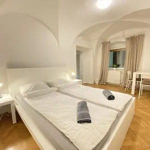 Gasthuis Pod Gradom, Ljubljana